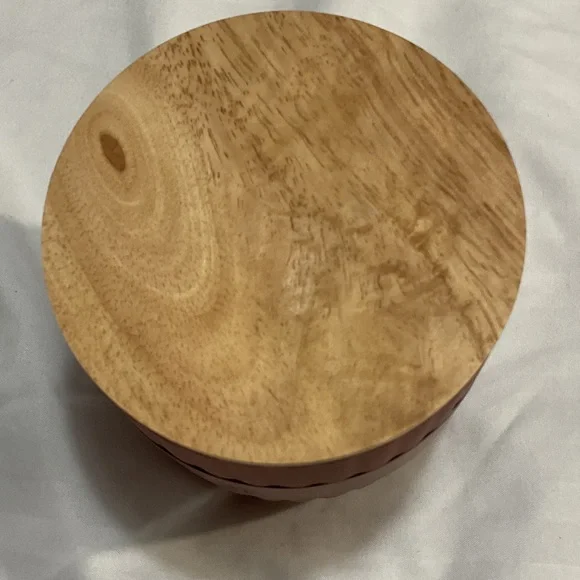 Chesapeake Bay Sea Minerals, Sheer Jasmine, and Rosewood Fig Candle Set - Picture 5 of 8